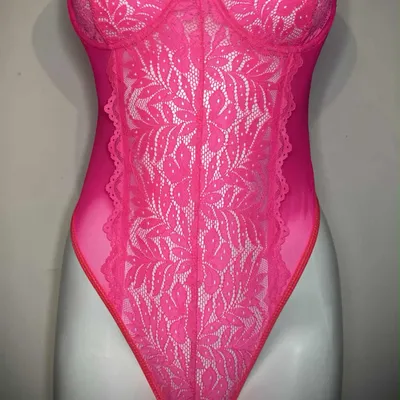 Magnifique bodies sexy en dentelle rose fluo transparent